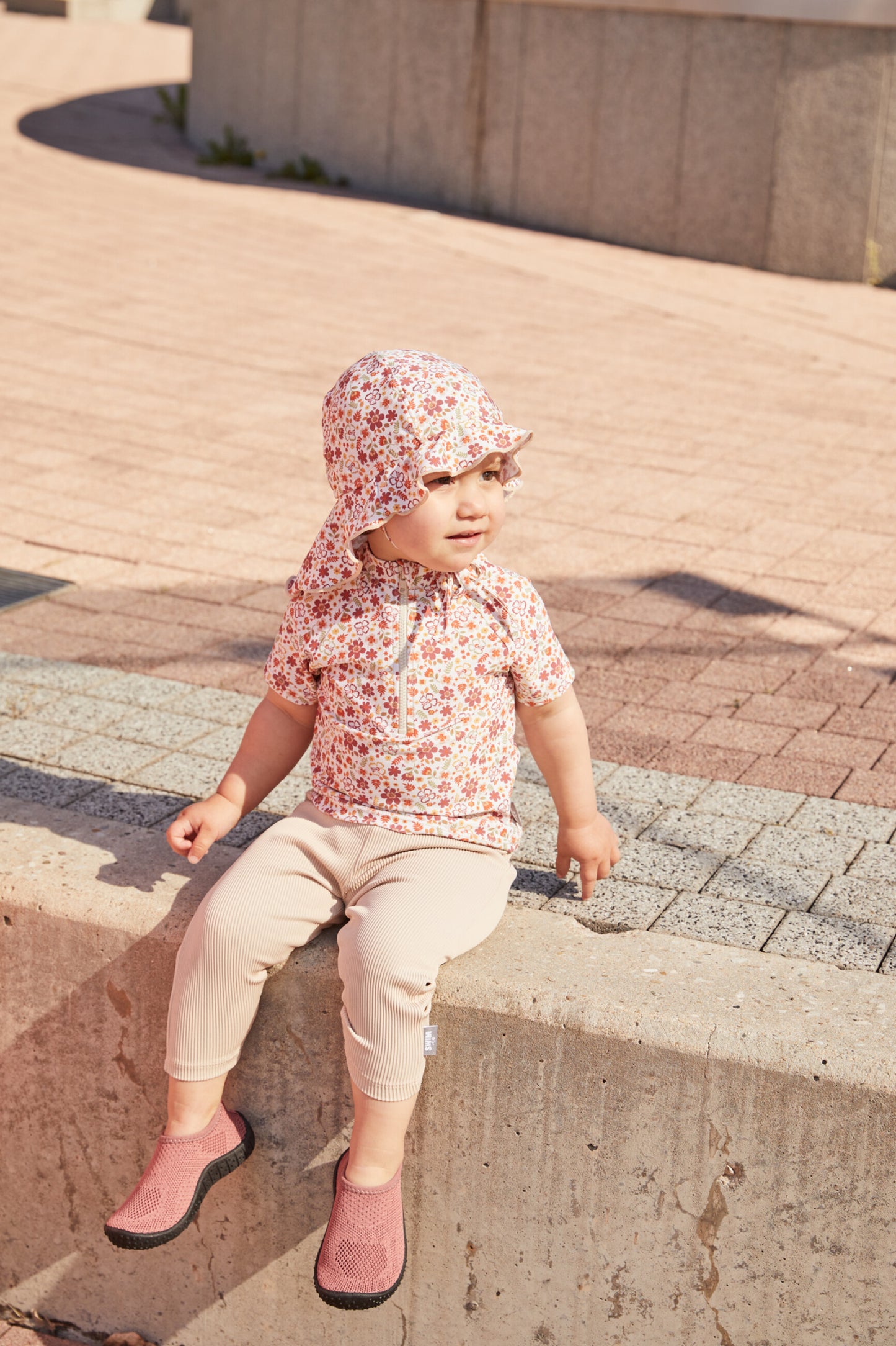 Short-sleeve swim shirt
