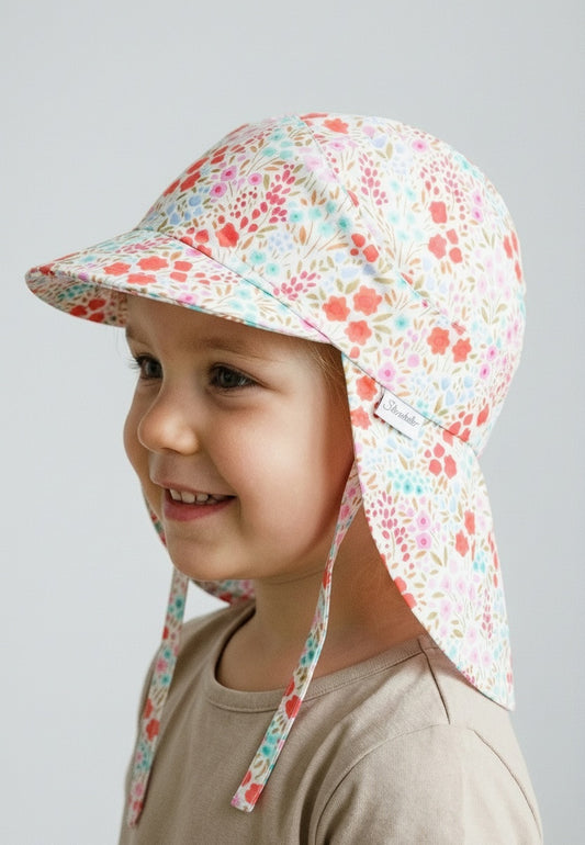 Cappello con visiera e protezione per il collo