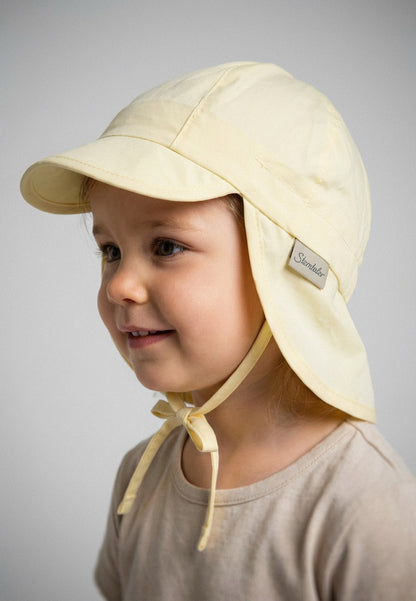 Hat with visor and neckflap