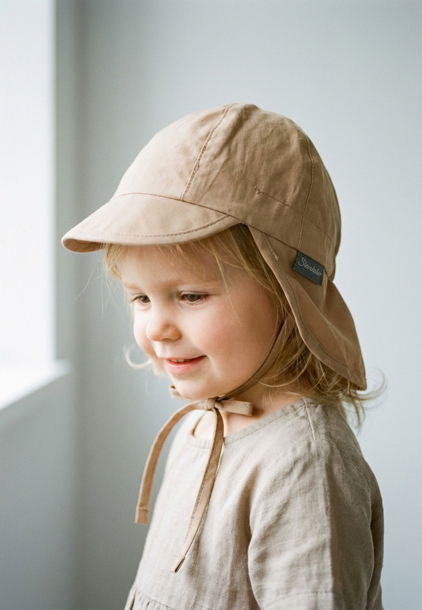Hat with visor and neckflap