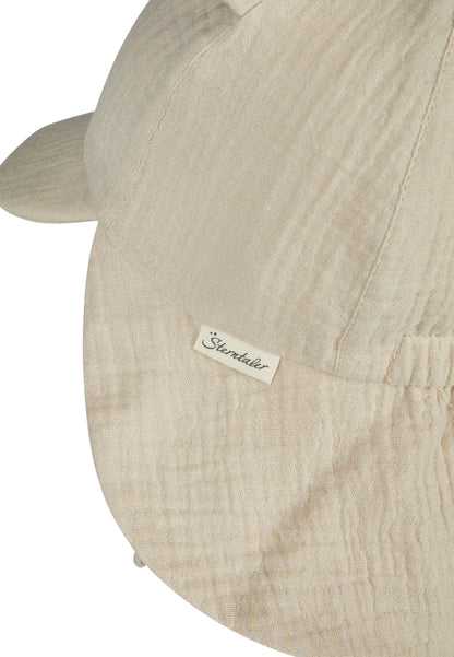 Hat with visor and neckflap