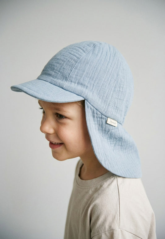 Cappello con visiera e protezione per il collo