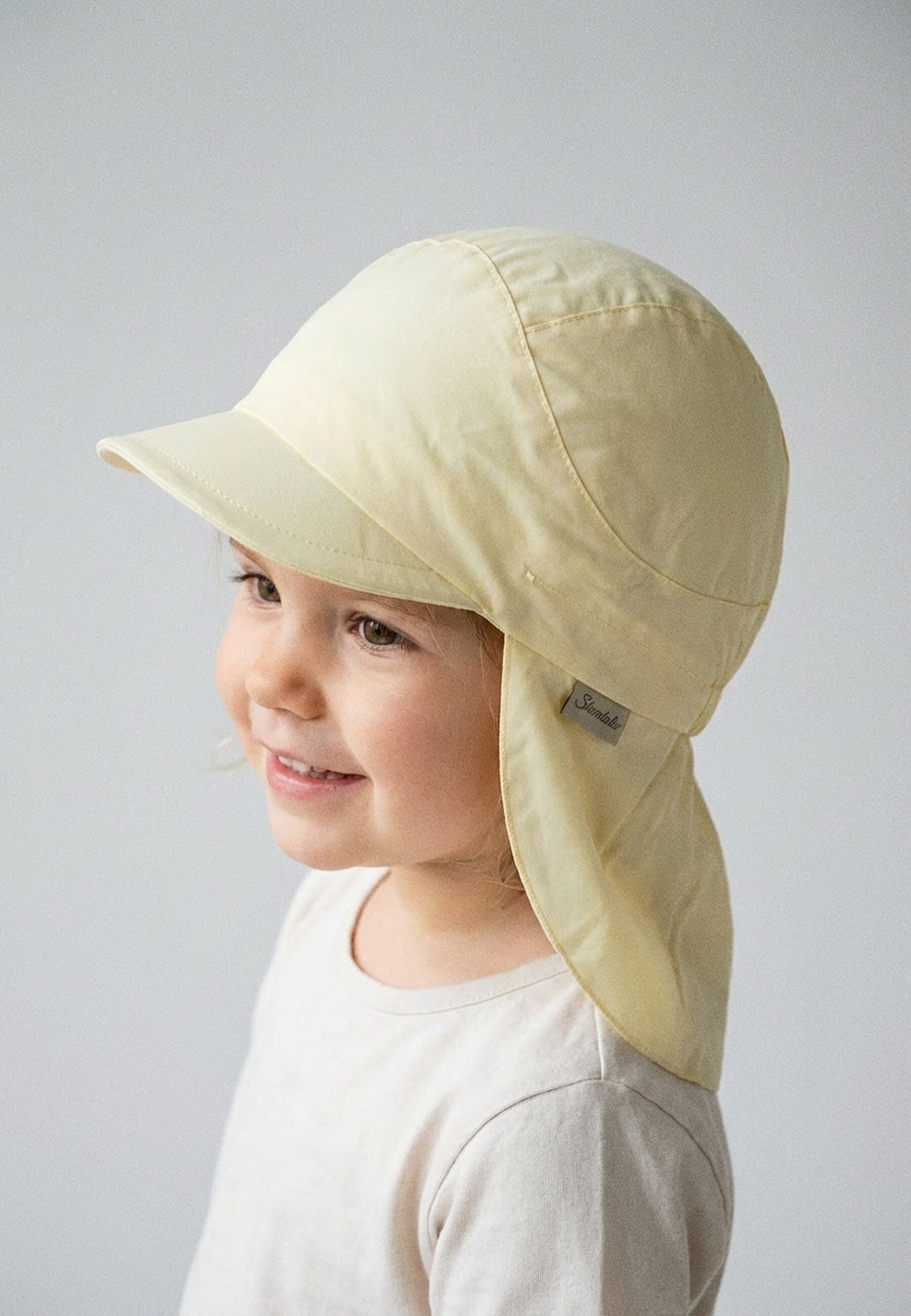 Hat with visor and neckflap