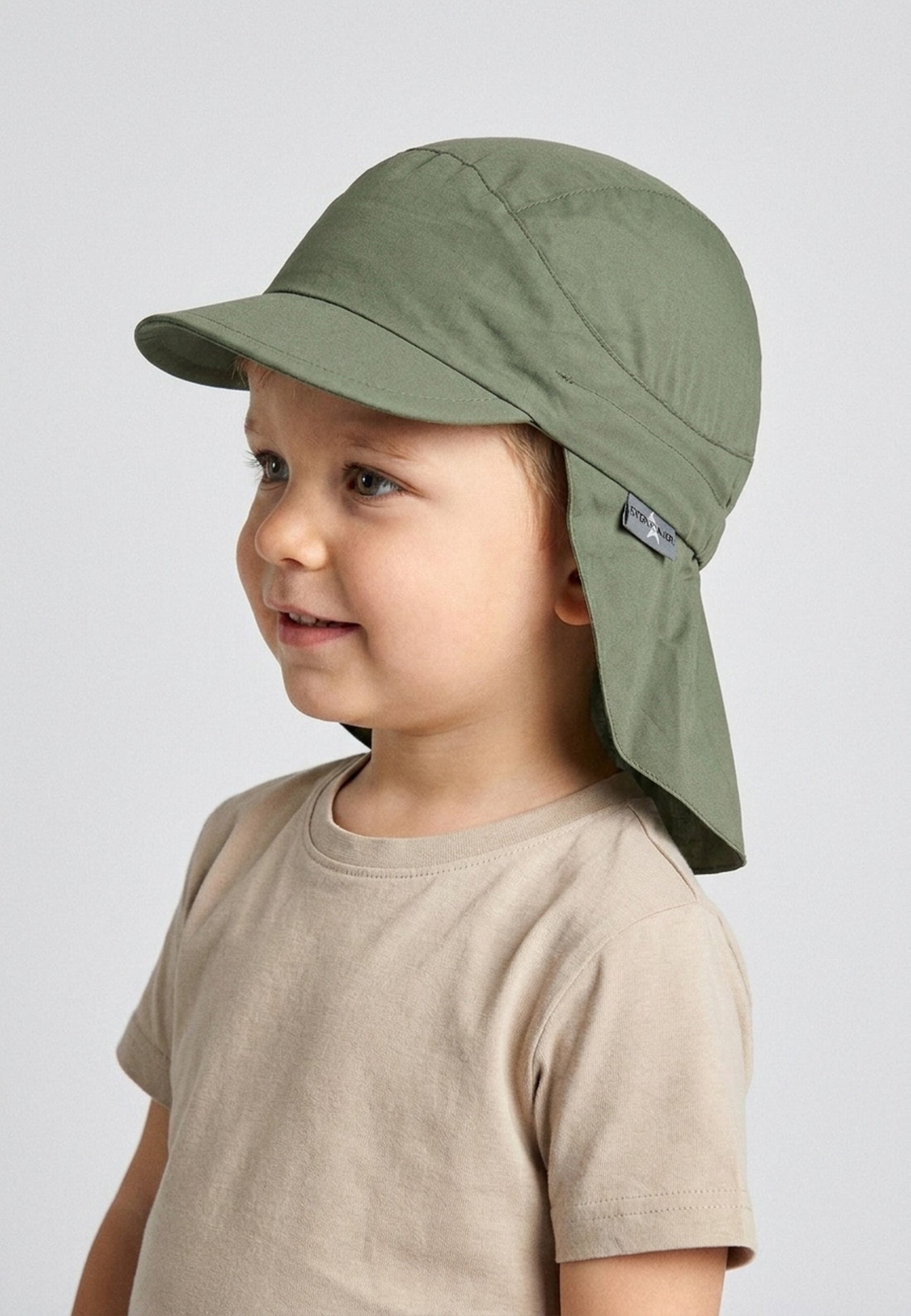 Hat with visor and neckflap