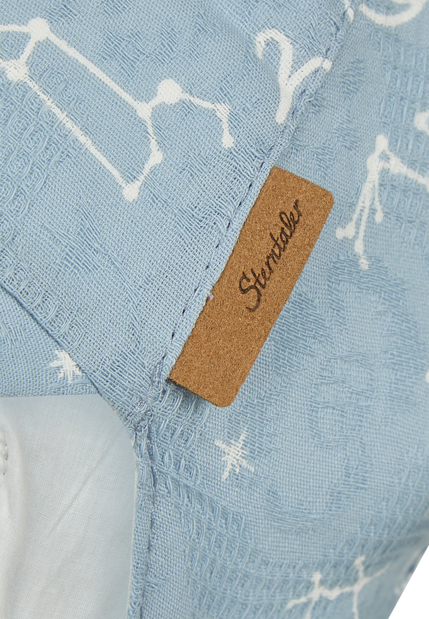 Cappello con visiera e protezione per il collo