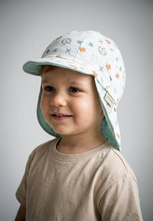 Hat with visor and neckflap reversible