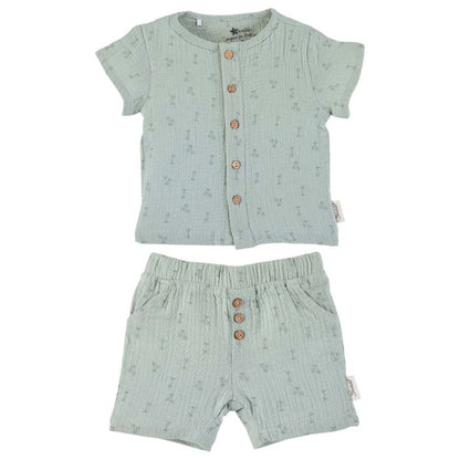 Conjunto de camisa y pantalones cortos